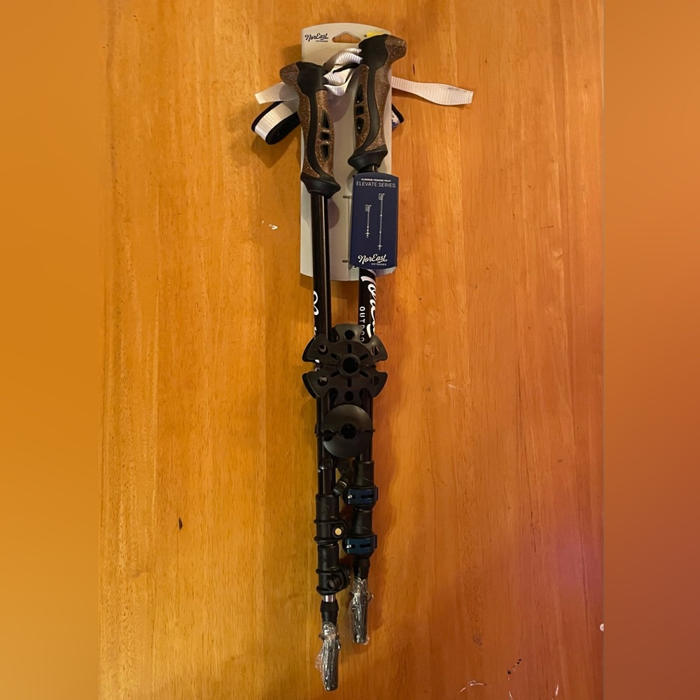Black NorEast Outdoors Adjustable Aluminum Trekking Poles w/ Snow Baskets NWT